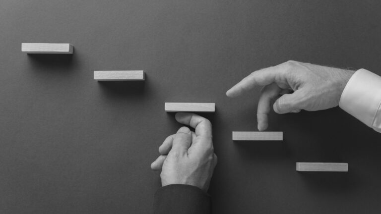 As cinco fases da vida de um evento: do início ao fechamento, o caminho para o sucesso.